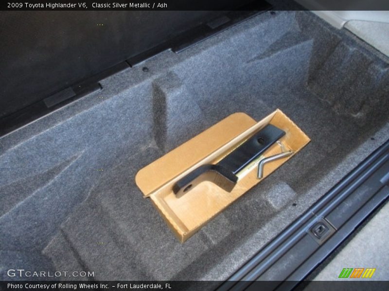 Classic Silver Metallic / Ash 2009 Toyota Highlander V6
