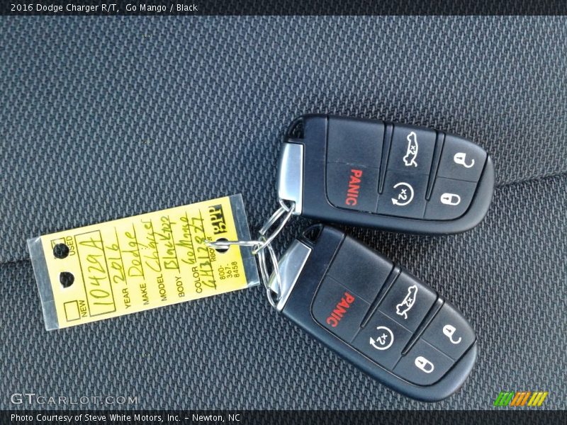 Go Mango / Black 2016 Dodge Charger R/T