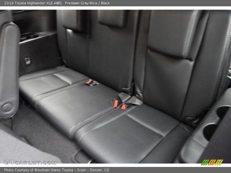 Predawn Gray Mica / Black 2019 Toyota Highlander XLE AWD