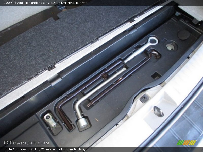 Classic Silver Metallic / Ash 2009 Toyota Highlander V6