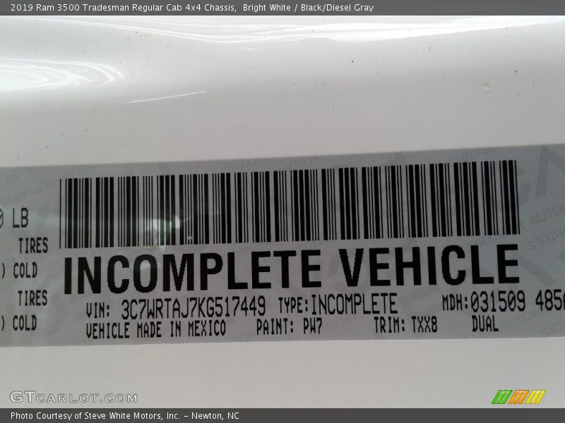 Bright White / Black/Diesel Gray 2019 Ram 3500 Tradesman Regular Cab 4x4 Chassis