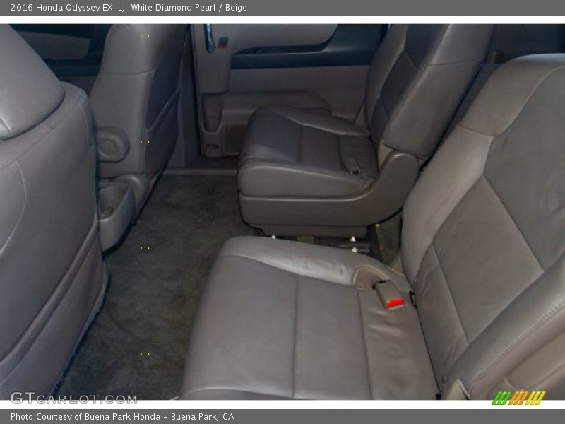 White Diamond Pearl / Beige 2016 Honda Odyssey EX-L