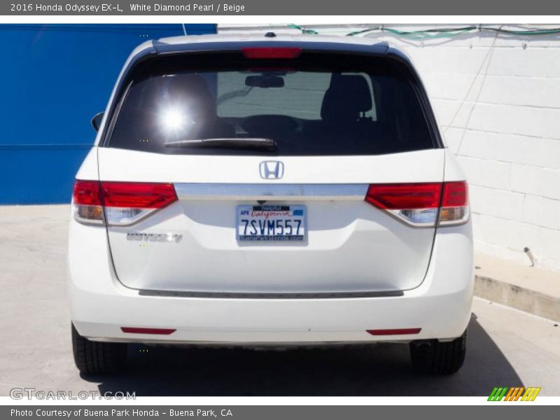 White Diamond Pearl / Beige 2016 Honda Odyssey EX-L