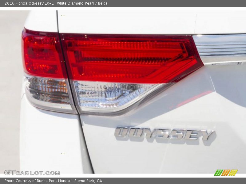 White Diamond Pearl / Beige 2016 Honda Odyssey EX-L