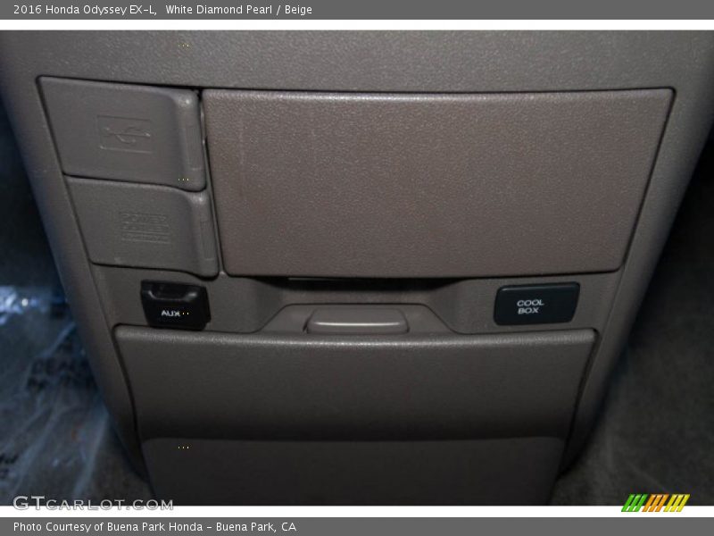 White Diamond Pearl / Beige 2016 Honda Odyssey EX-L