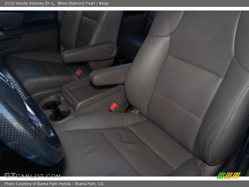 White Diamond Pearl / Beige 2016 Honda Odyssey EX-L