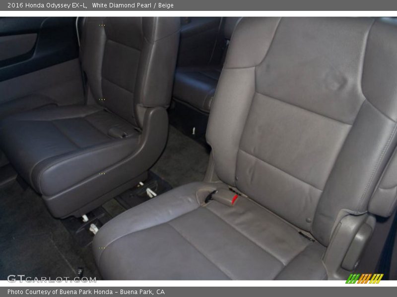 White Diamond Pearl / Beige 2016 Honda Odyssey EX-L
