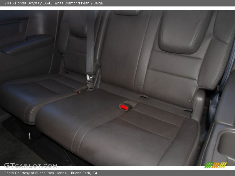 White Diamond Pearl / Beige 2016 Honda Odyssey EX-L