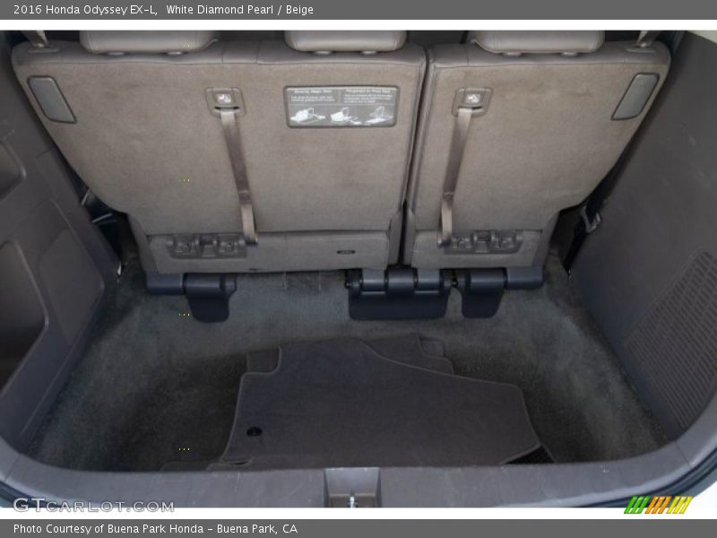 White Diamond Pearl / Beige 2016 Honda Odyssey EX-L