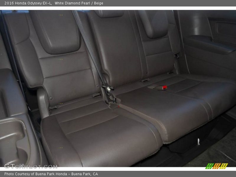 White Diamond Pearl / Beige 2016 Honda Odyssey EX-L