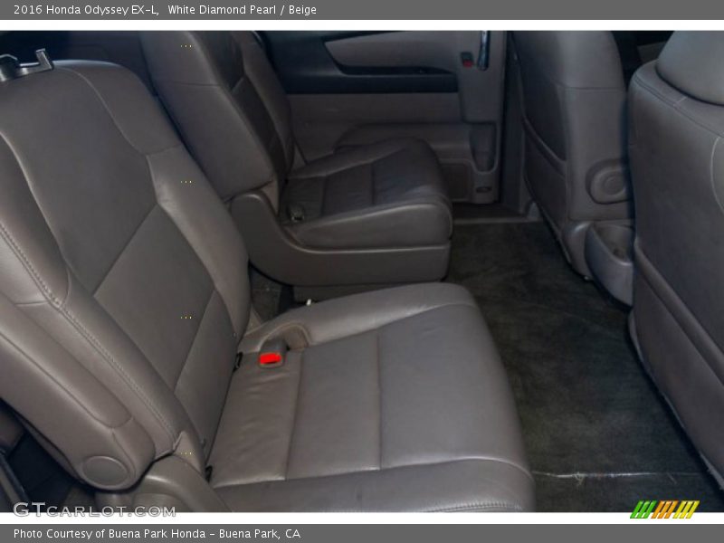 White Diamond Pearl / Beige 2016 Honda Odyssey EX-L