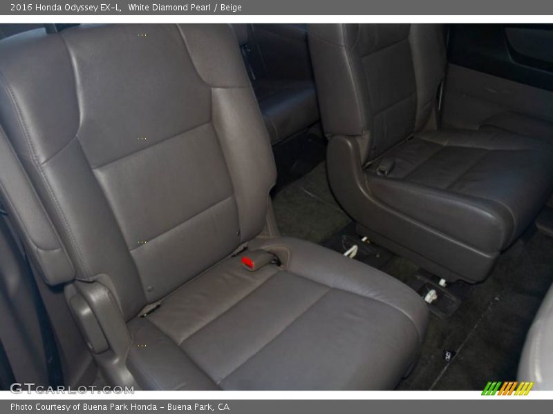 White Diamond Pearl / Beige 2016 Honda Odyssey EX-L