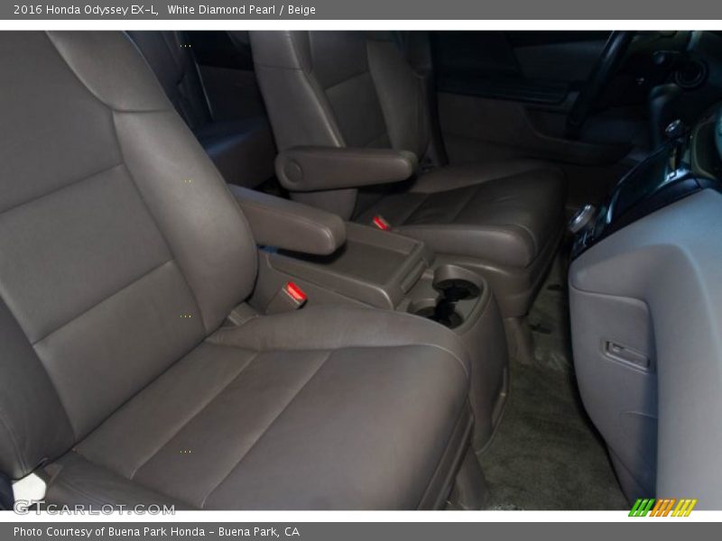 White Diamond Pearl / Beige 2016 Honda Odyssey EX-L