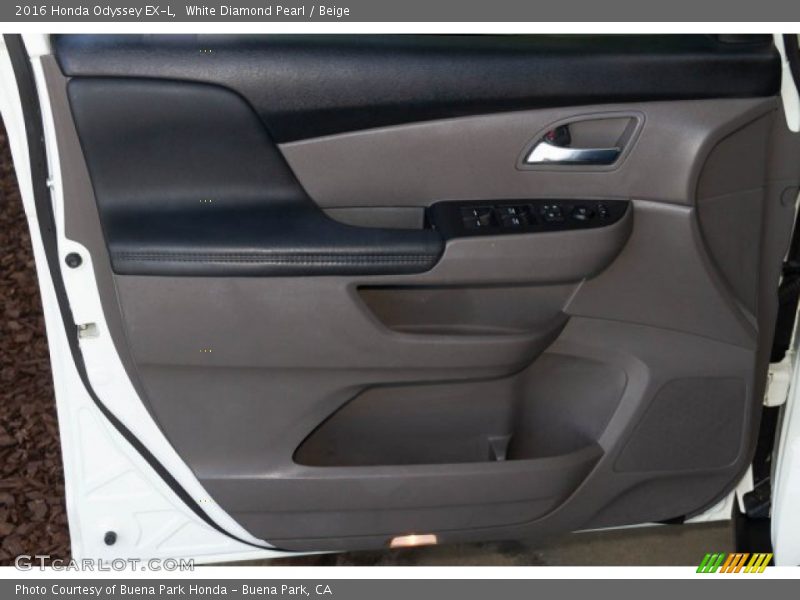 White Diamond Pearl / Beige 2016 Honda Odyssey EX-L