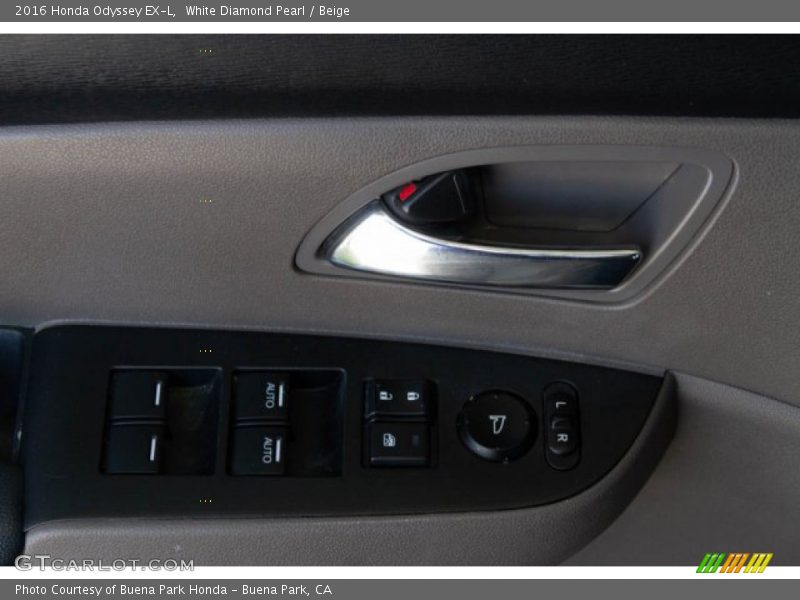 White Diamond Pearl / Beige 2016 Honda Odyssey EX-L