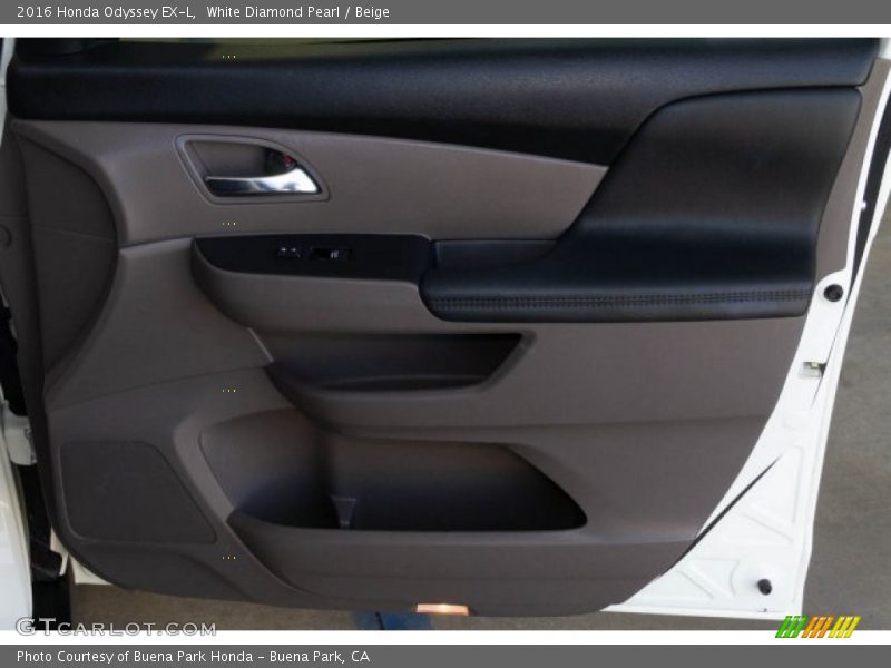 White Diamond Pearl / Beige 2016 Honda Odyssey EX-L