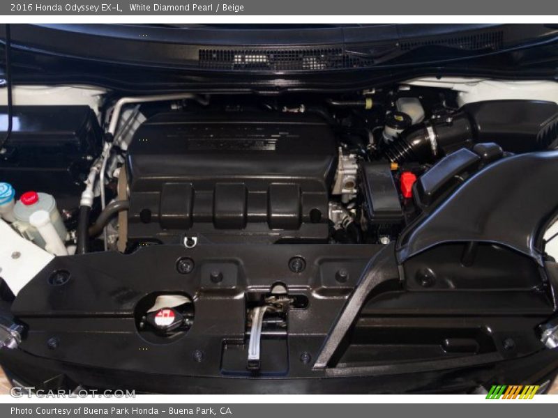 White Diamond Pearl / Beige 2016 Honda Odyssey EX-L