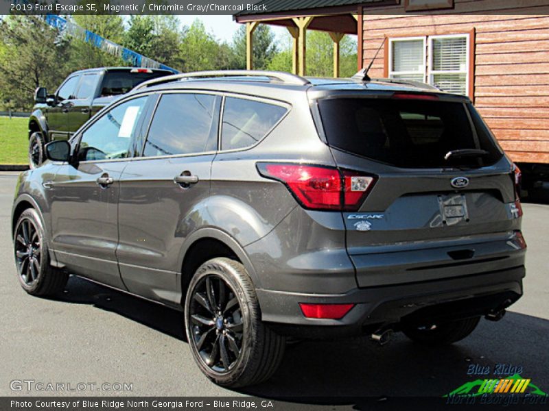 Magnetic / Chromite Gray/Charcoal Black 2019 Ford Escape SE