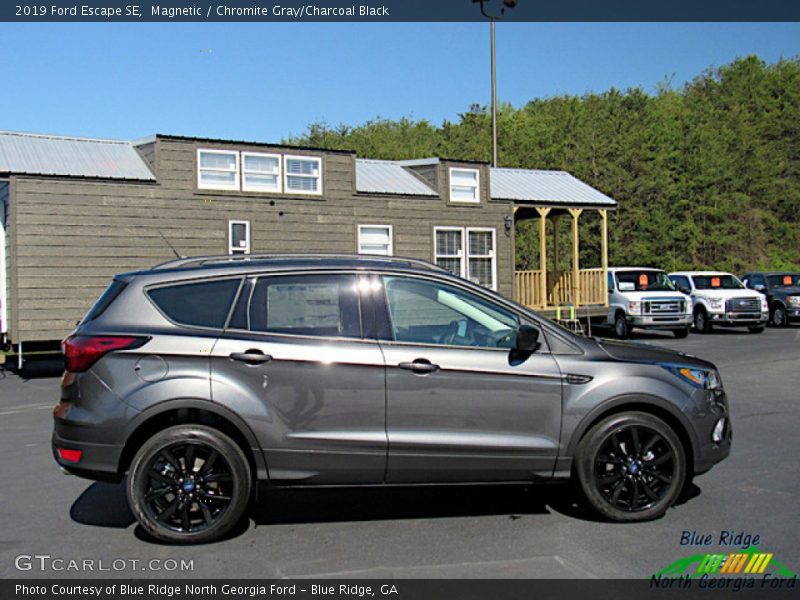 Magnetic / Chromite Gray/Charcoal Black 2019 Ford Escape SE