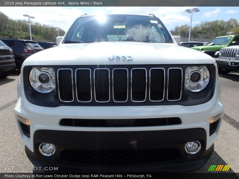 Alpine White / Black 2019 Jeep Renegade Latitude 4x4