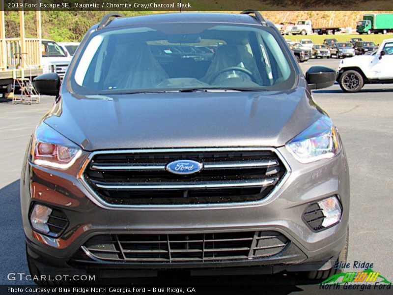 Magnetic / Chromite Gray/Charcoal Black 2019 Ford Escape SE