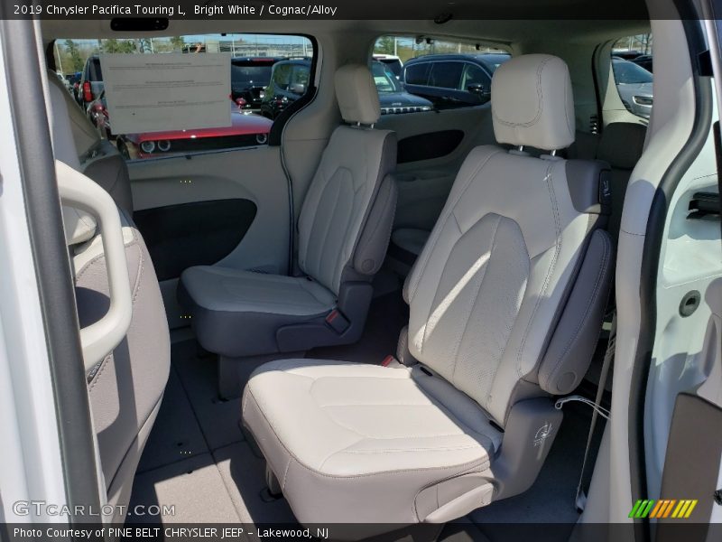 Bright White / Cognac/Alloy 2019 Chrysler Pacifica Touring L