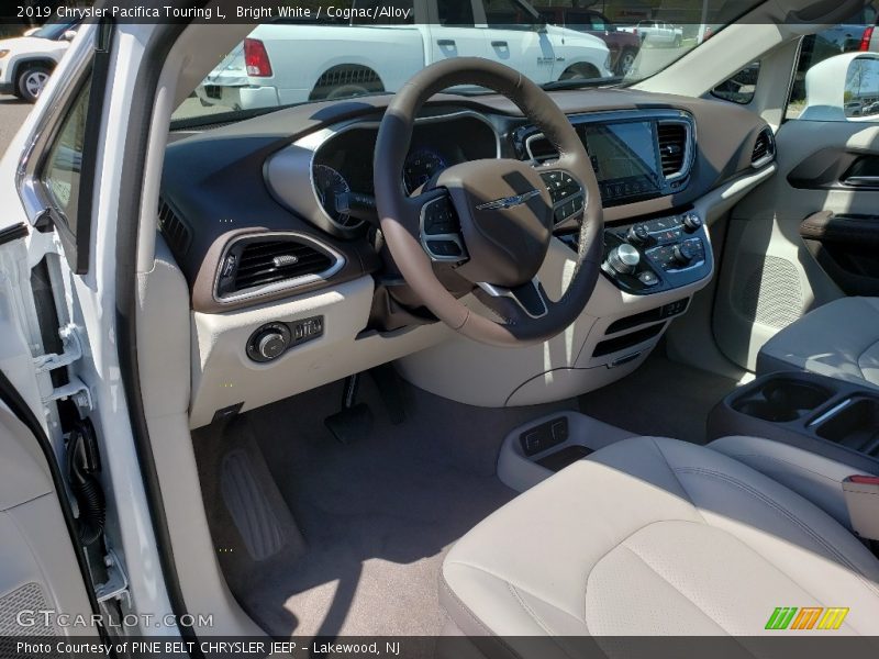 Bright White / Cognac/Alloy 2019 Chrysler Pacifica Touring L