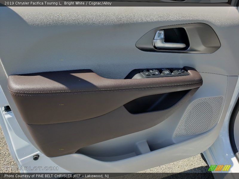 Bright White / Cognac/Alloy 2019 Chrysler Pacifica Touring L