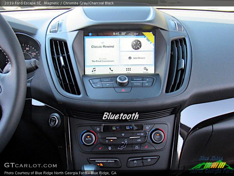 Magnetic / Chromite Gray/Charcoal Black 2019 Ford Escape SE