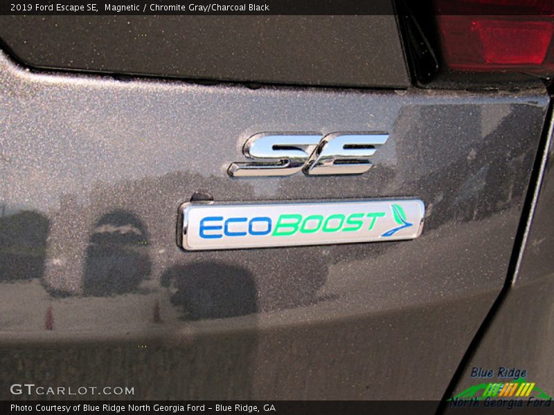 Magnetic / Chromite Gray/Charcoal Black 2019 Ford Escape SE