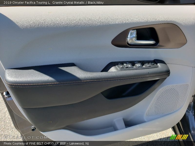 Granite Crystal Metallic / Black/Alloy 2019 Chrysler Pacifica Touring L