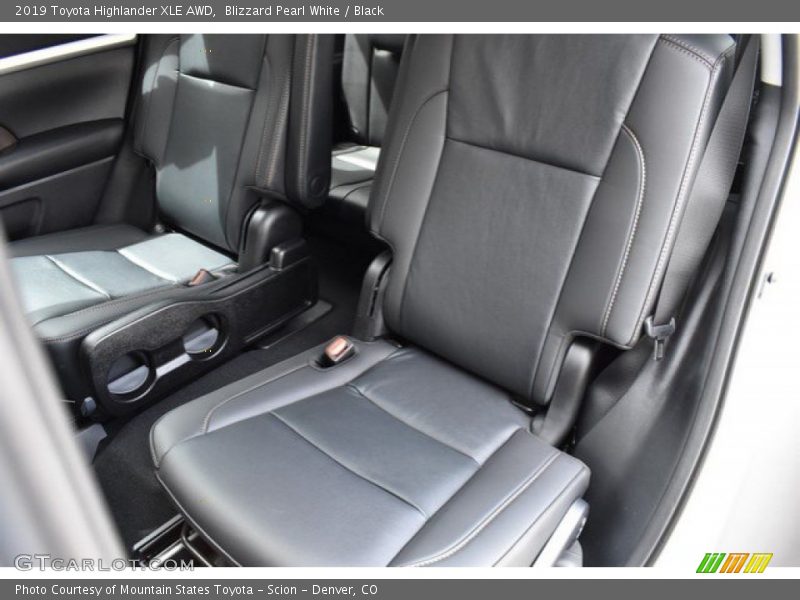 Blizzard Pearl White / Black 2019 Toyota Highlander XLE AWD