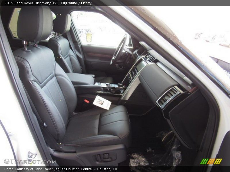 Fuji White / Ebony 2019 Land Rover Discovery HSE