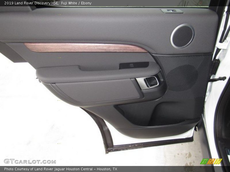 Fuji White / Ebony 2019 Land Rover Discovery HSE