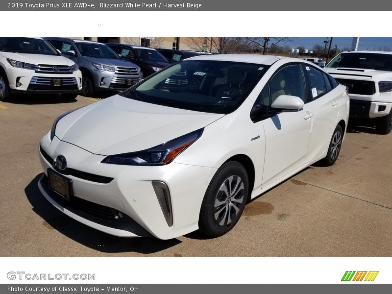 Front 3/4 View of 2019 Prius XLE AWD-e