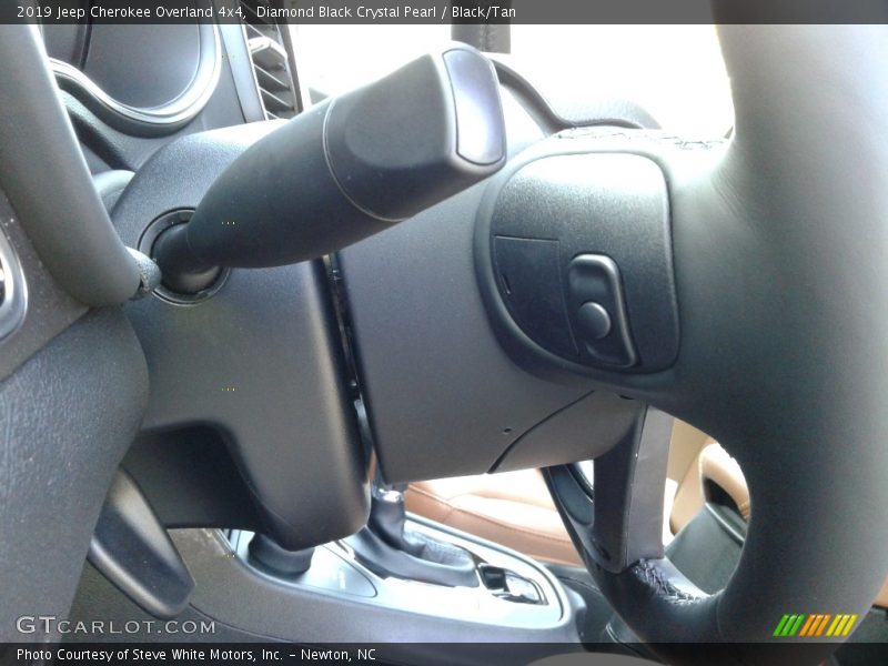 Diamond Black Crystal Pearl / Black/Tan 2019 Jeep Cherokee Overland 4x4