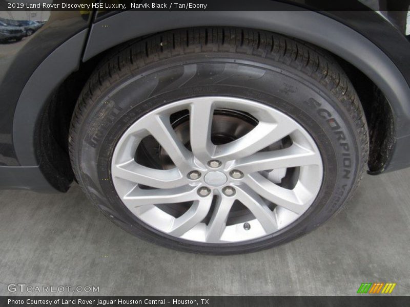 Narvik Black / Tan/Ebony 2019 Land Rover Discovery HSE Luxury