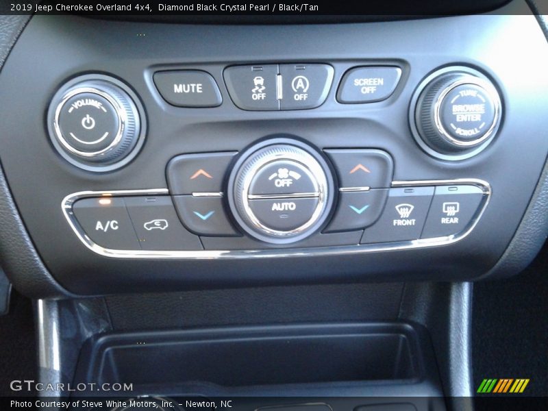 Diamond Black Crystal Pearl / Black/Tan 2019 Jeep Cherokee Overland 4x4