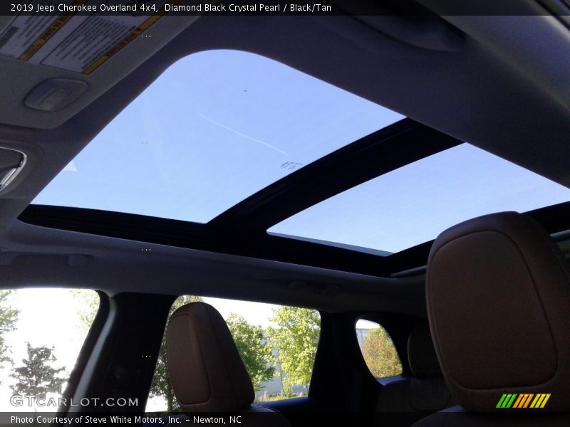 Diamond Black Crystal Pearl / Black/Tan 2019 Jeep Cherokee Overland 4x4
