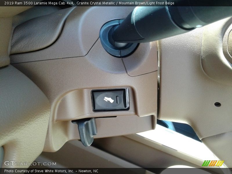  2019 3500 Laramie Mega Cab 4x4 Steering Wheel