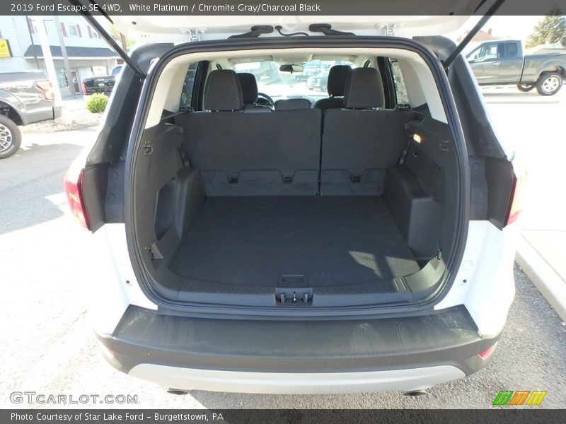 White Platinum / Chromite Gray/Charcoal Black 2019 Ford Escape SE 4WD