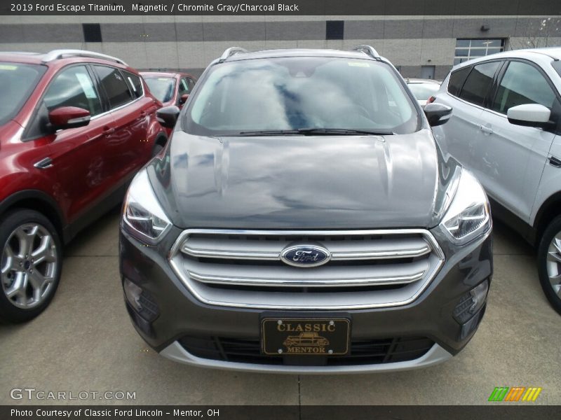 Magnetic / Chromite Gray/Charcoal Black 2019 Ford Escape Titanium