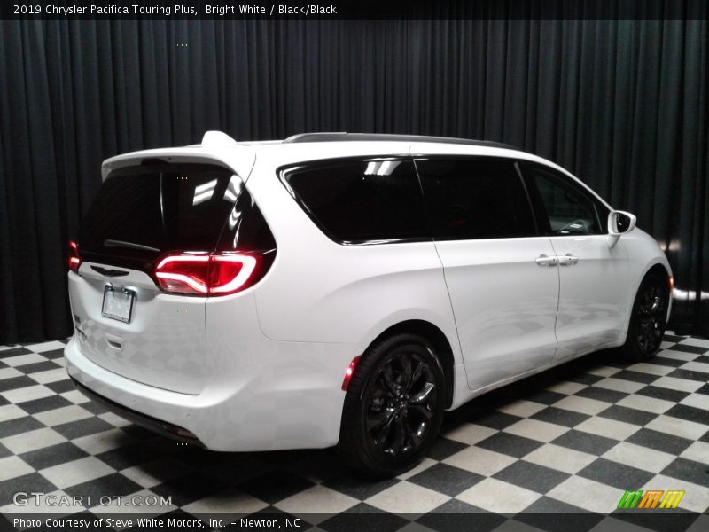 Bright White / Black/Black 2019 Chrysler Pacifica Touring Plus