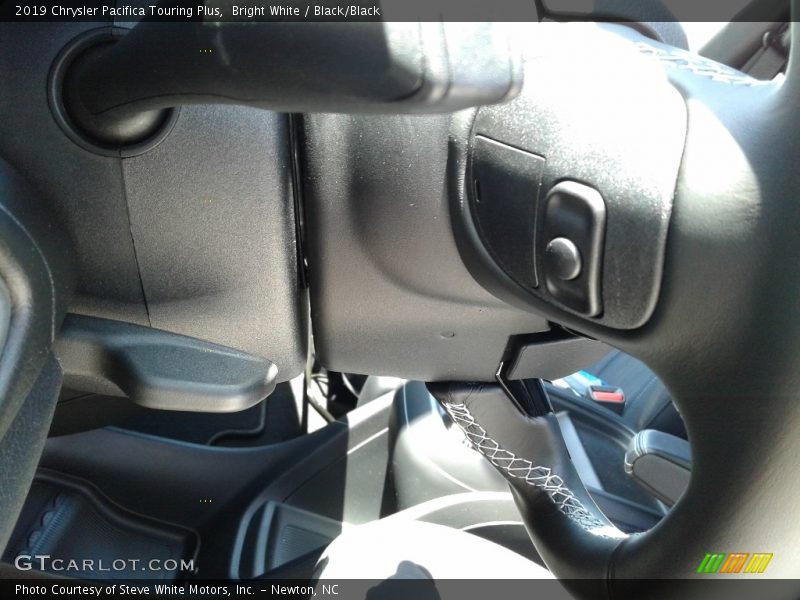 Bright White / Black/Black 2019 Chrysler Pacifica Touring Plus