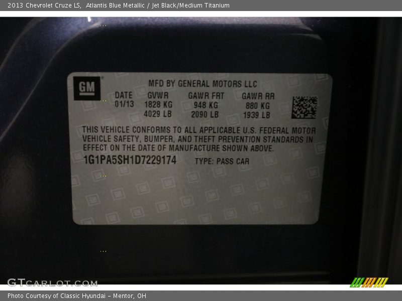 Atlantis Blue Metallic / Jet Black/Medium Titanium 2013 Chevrolet Cruze LS