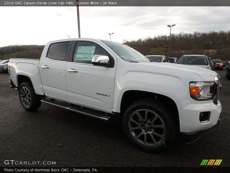 Front 3/4 View of 2019 Canyon Denali Crew Cab 4WD