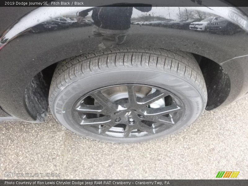 Pitch Black / Black 2019 Dodge Journey SE