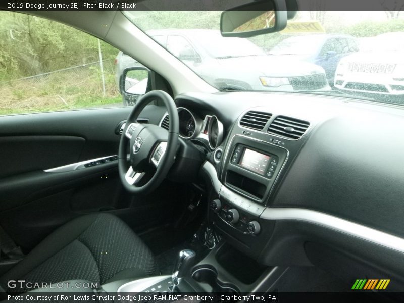 Pitch Black / Black 2019 Dodge Journey SE