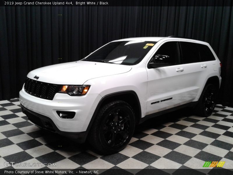 Bright White / Black 2019 Jeep Grand Cherokee Upland 4x4