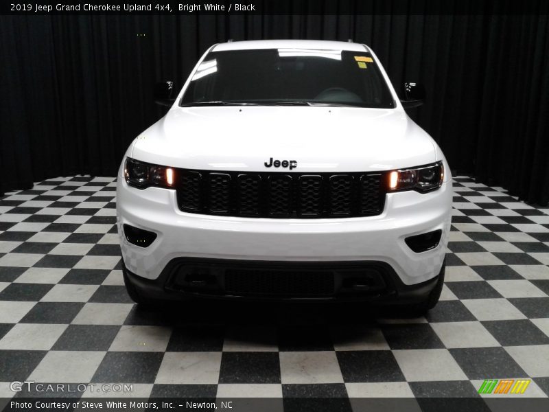 Bright White / Black 2019 Jeep Grand Cherokee Upland 4x4